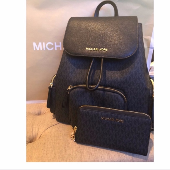 Michael Kors Handbags - NWT Michael Kors Abbey Cargo Backpack & Wallet Set